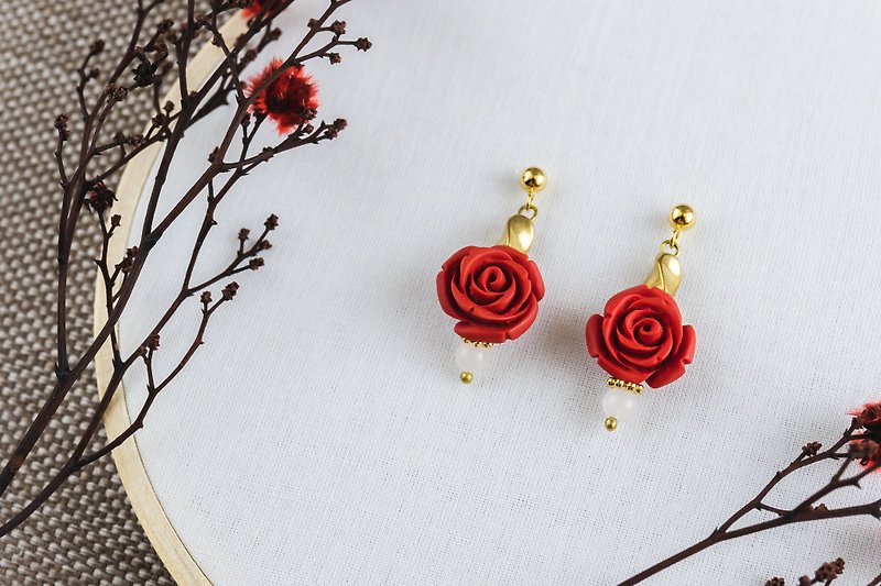Star Festival-Blooming Rose Earrings (Big Rose) - ต่างหู - เครื่องประดับพลอย สีแดง