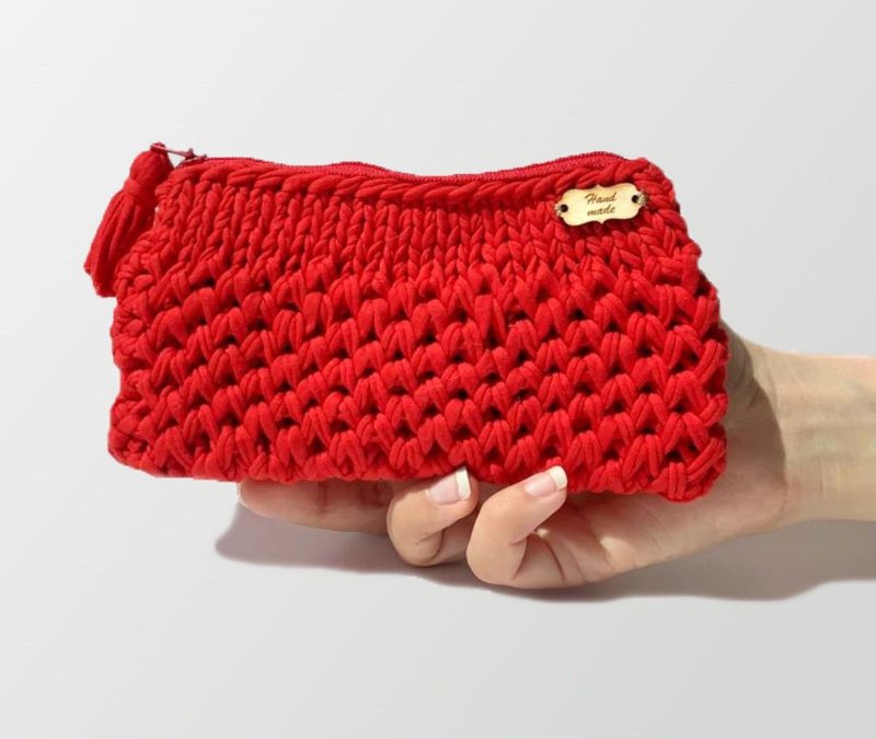 Red crochet cosmetic bag Boho knitted makeup organizer Travel zipper pouch bag - กระเป๋าเครื่องสำอาง - ผ้าฝ้าย/ผ้าลินิน สีแดง