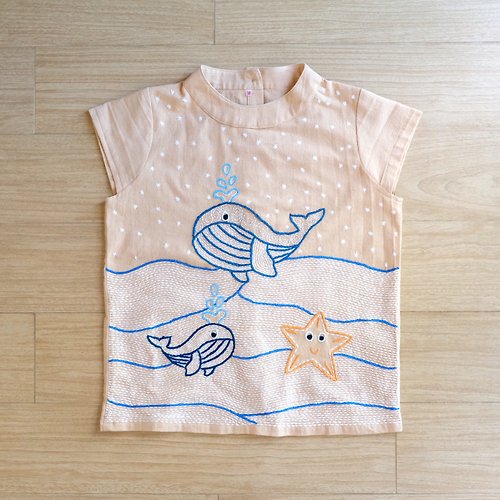Monkey Bell - Hand Embroidery 手工刺繡 - 鯨魚媽媽和她的寶寶 / 高領背扣棉襯衫女 / 香草色