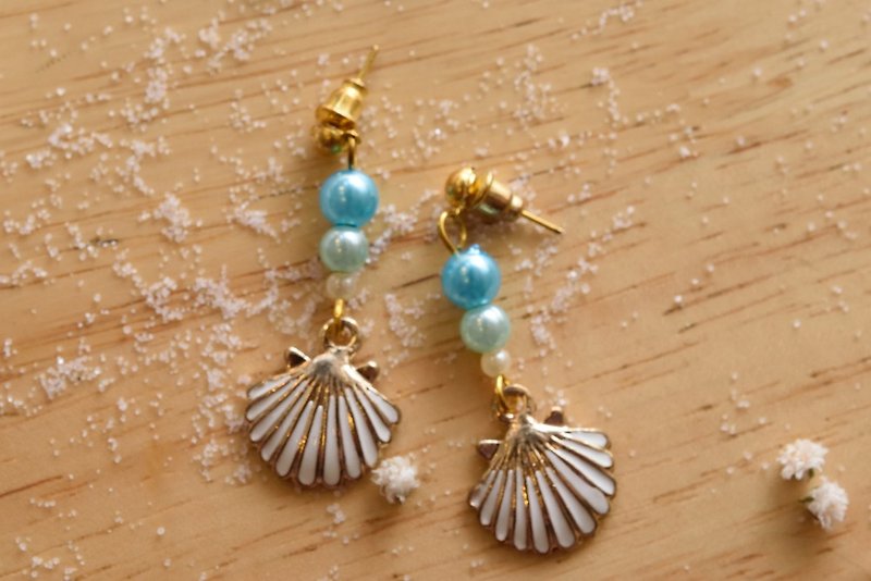 Cute & Beauty Adorable Blue Sea Shell Dangle Earrings - ต่างหู - วัสดุอื่นๆ สีน้ำเงิน