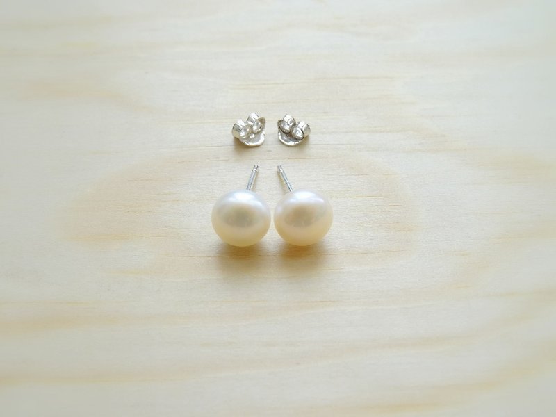 White Button Round Freshwater Pearl 7mm Sterling Silver Stud Earrings - ต่างหู - ไข่มุก ขาว