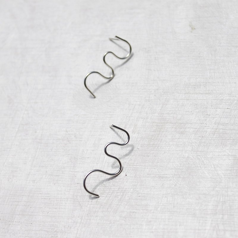 Simple wave volume sterling silver earrings - 925 sterling silver pin - Earrings & Clip-ons - Other Metals Silver