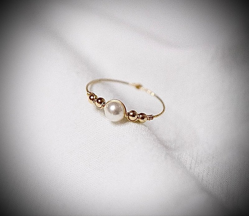 Japanese imported natural fresh water round small light bulb strong light pearl 14k gold temperament elegant ring ring - แหวนทั่วไป - ไข่มุก สีทอง