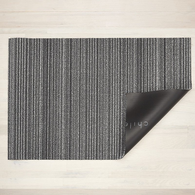 Skinny Stripe Indoor/ Outdoor Mat Shadow - พรมปูพื้น - พลาสติก สีเทา