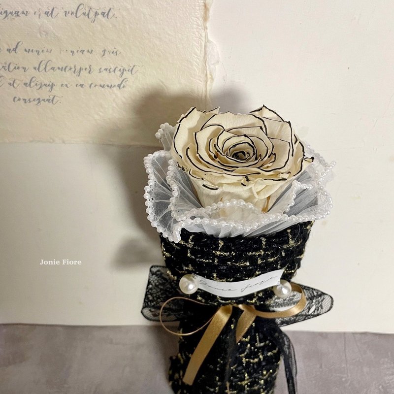 Elegant small fragrance immortal rose bouquet - Dried Flowers & Bouquets - Plants & Flowers White