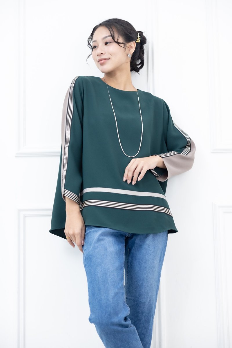 Brooch Black. Khaki Striped Ribbon Long-Sleeve Top Green - เสื้อผู้หญิง - วัสดุอื่นๆ สีเขียว