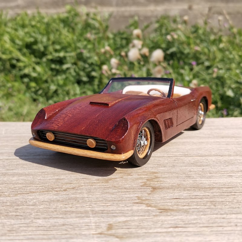Custom made toy car model  Ferrari 250 GT California - 擺飾/家飾品 - 木頭 