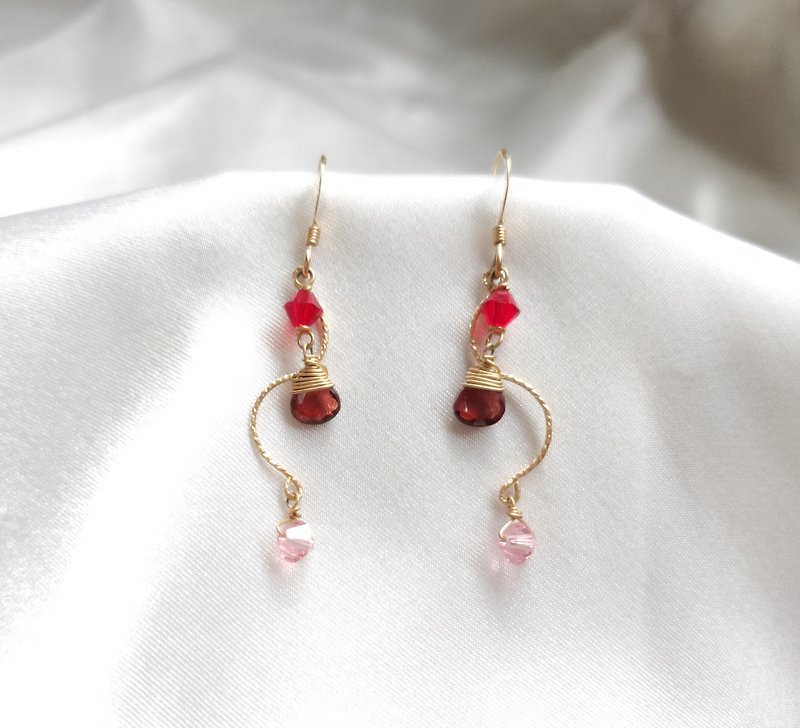 US gold-earrings 14kgf / red Stone - Earrings & Clip-ons - Crystal 