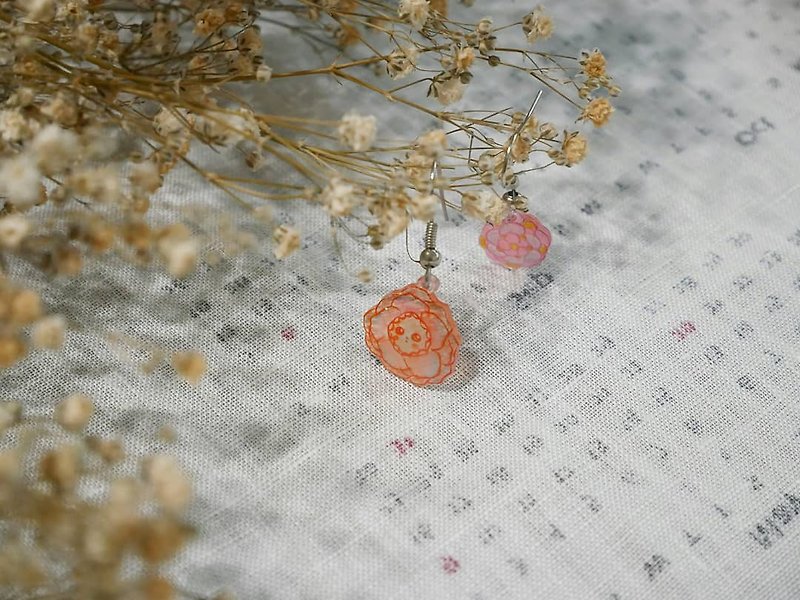 Little flowers I. Pure hand-painted illustration crystal resin transparent earrings - ต่างหู - เรซิน 