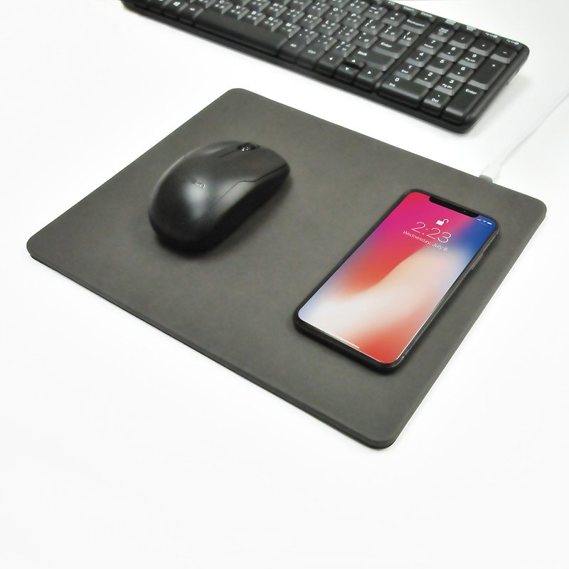 Yiya wireless charging mouse pad with 10W fast charging 2 in 1 design, customized name in black - Gadgets - Faux Leather Black