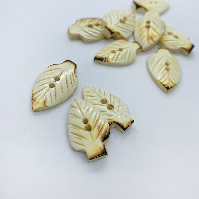 Hana Mokuba – 天然手工葉形牛骨鈕 (一包) - 其他 - 其他材質 