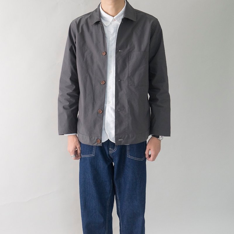 Early autumn everyday with French tooling jacket minimalist pocket shirt coat gray