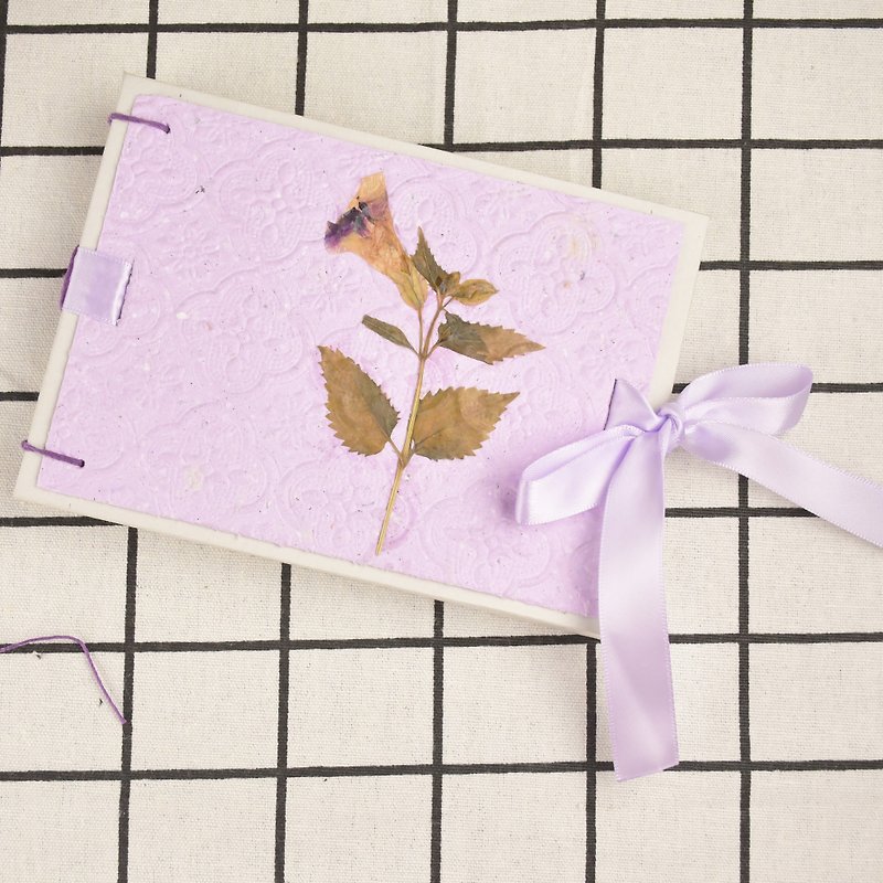 粉紫緞帶與窗花浮雕再生紙 手工筆記本 - 筆記簿/手帳 - 紙 紫色
