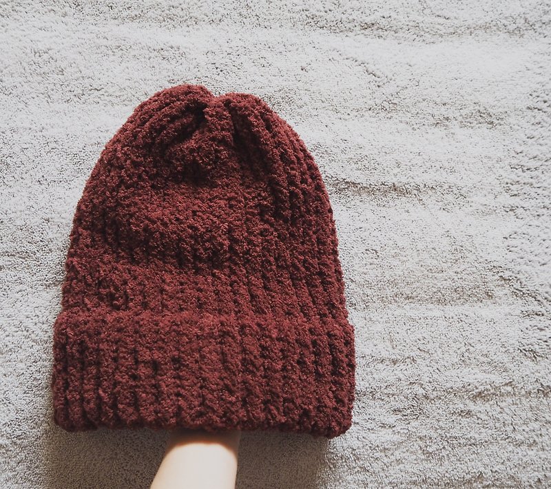 knitted hat handmade - หมวก - วัสดุอื่นๆ สีนำ้ตาล