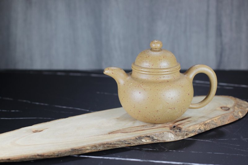 【送禮好物】掇球 葵黃朱泥 宜興紫砂 王成助工製 240ml - 茶壺/茶杯/茶具 - 陶 