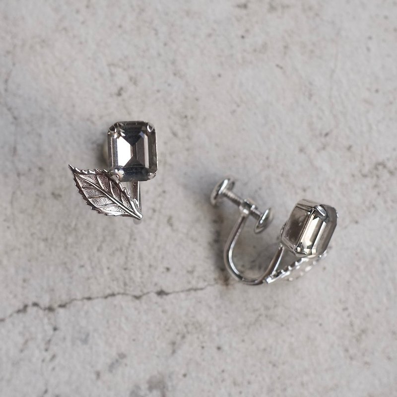 Van dell grey crystal leaf sterling silver ear clip ear clip - ต่างหู - เงินแท้ สีเงิน