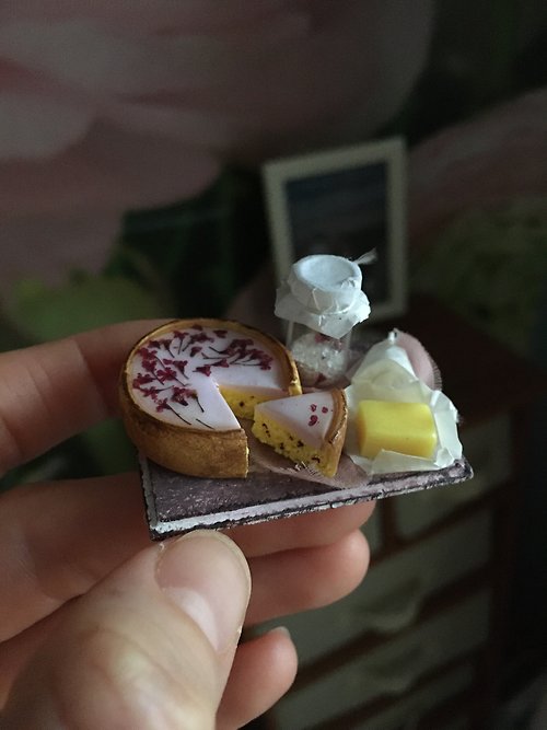 DOLLFOODS Miniature cake for doll house scale 1:12