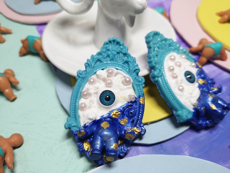 童趣可愛玩味改造原宿風眼睛娃娃頭胸針/趣怪交換禮物 - 胸針/心口針 - 塑膠 藍色