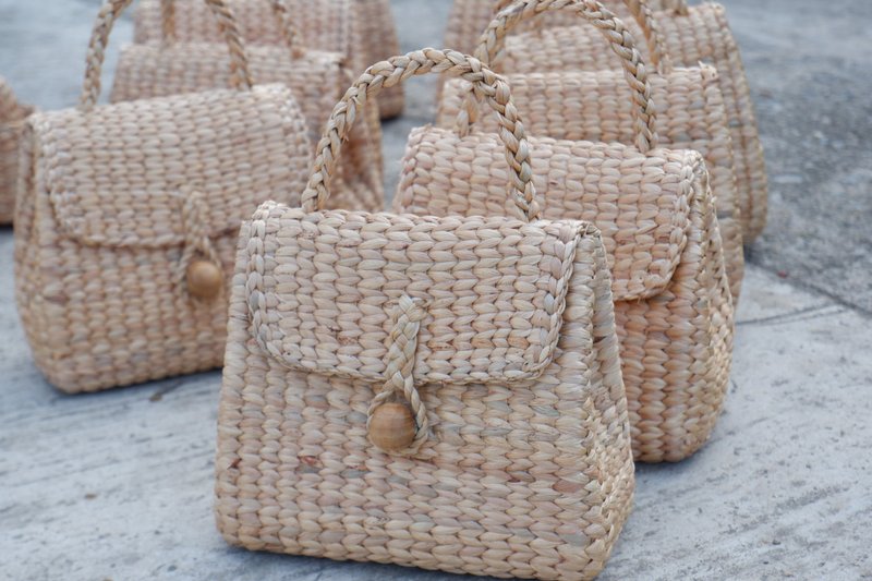 Water hyacinth woven bag, woven bag, beach bag, women's handbag - Handbags & Totes - Plants & Flowers 