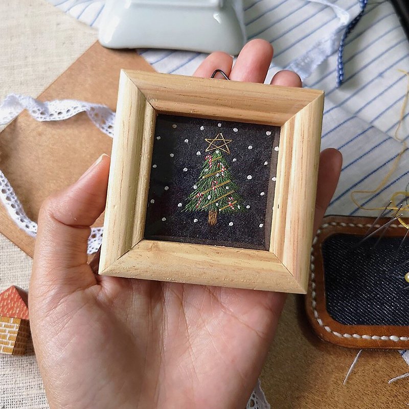 Frame Embroidery : Christmas Tree