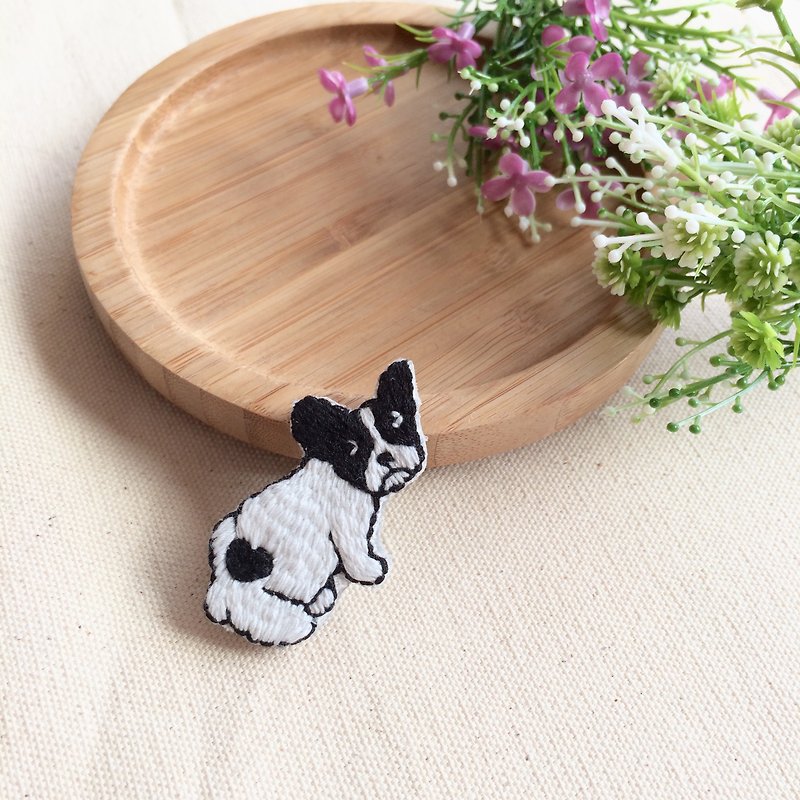 Hand-made embroidery*love birthmark black and white bulldog pin