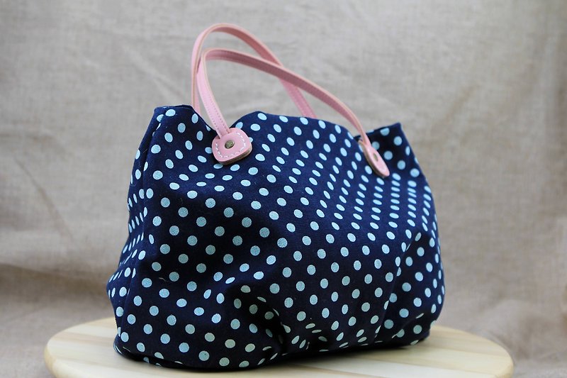 A hand-held candy bulging package - Shuiyu little blue - กระเป๋าถือ - ผ้าฝ้าย/ผ้าลินิน สีน้ำเงิน