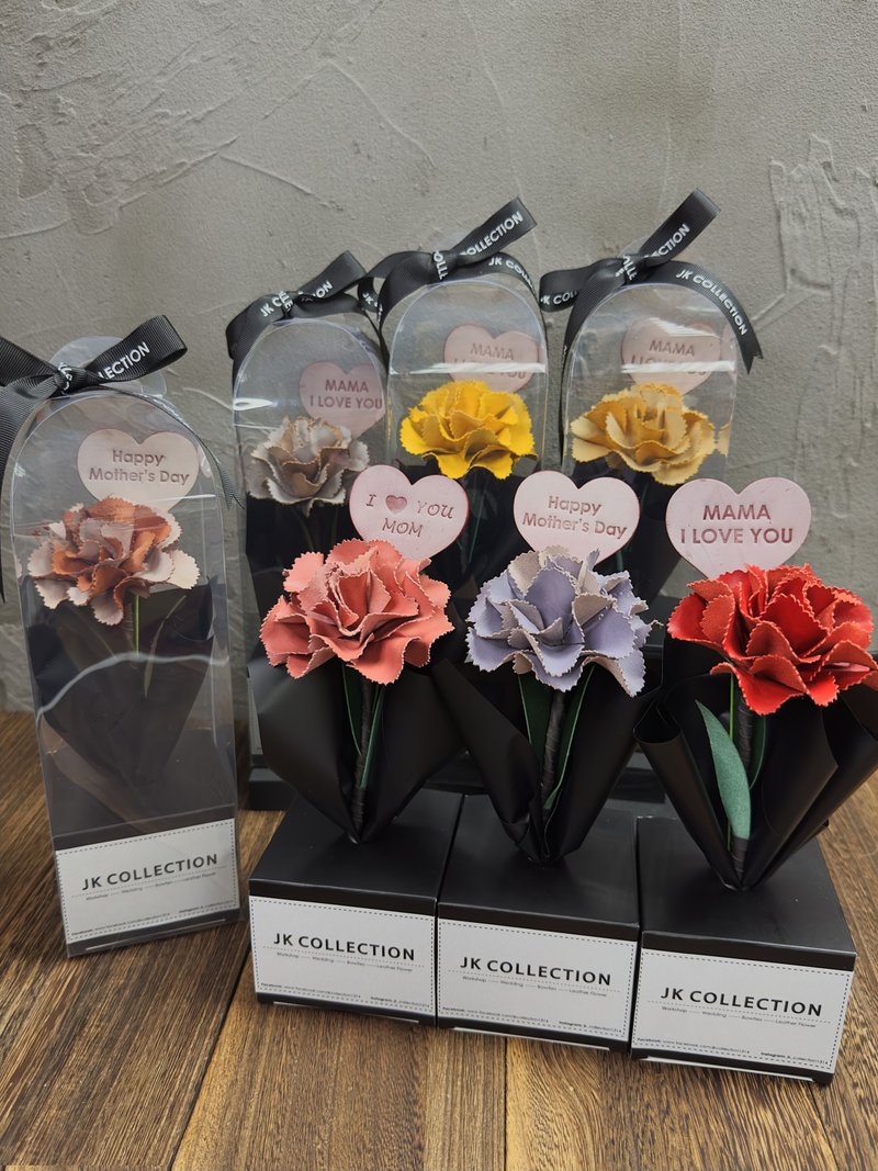 【客製化母親節禮物】皮革康乃馨禮盒配心型皮革刻名牌 - 盆栽/植栽 - 真皮 多色