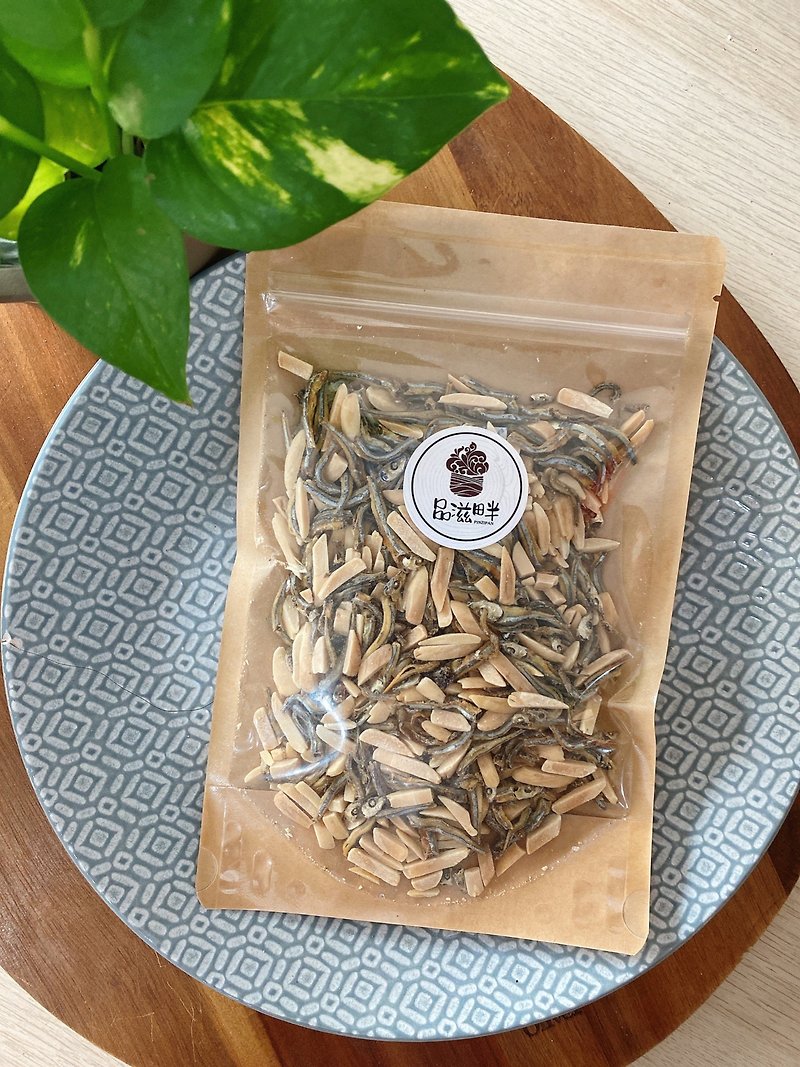 Low-temperature baking-dried almond fish