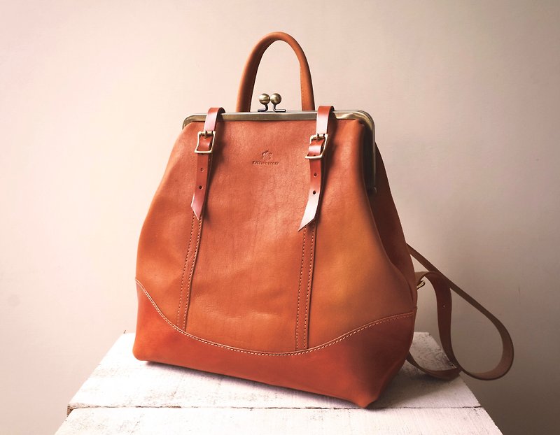 Tochigi leather Gamaguchi leather rucksack ruotare M camel - Drawstring Bags - Genuine Leather Khaki