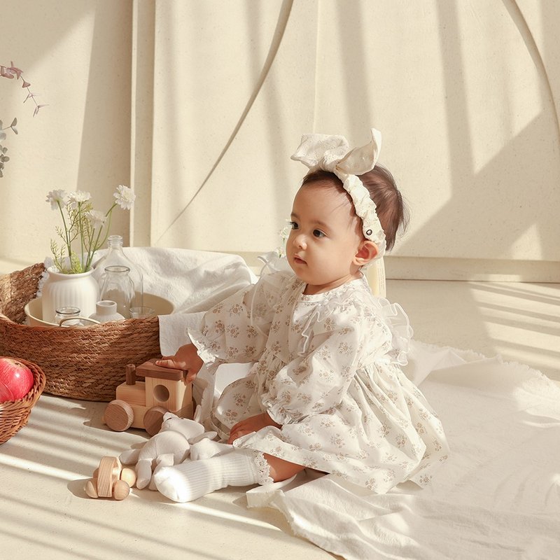 lovely pure beige flower cotton baby bodysuit - 彌月禮盒 - 棉．麻 