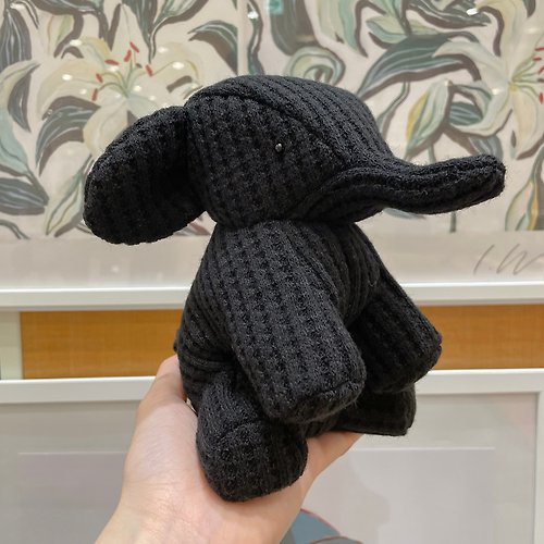 menoanui elephant ( black )