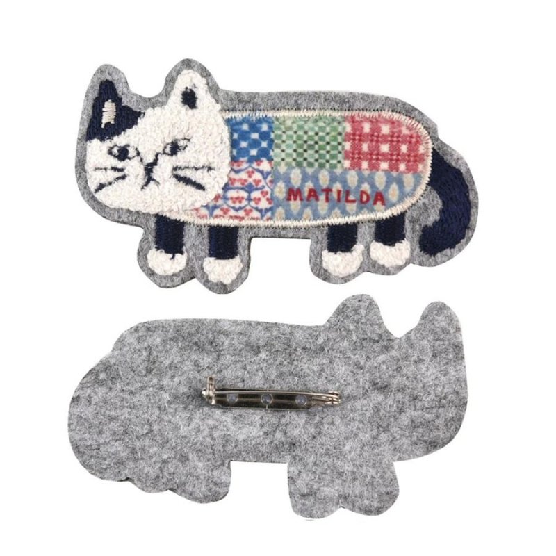 Kusuguru Japan 胸針 日本相良刺繡絨毛立體造型別針-Matilda灰色 - 胸針 - 聚酯纖維 灰色