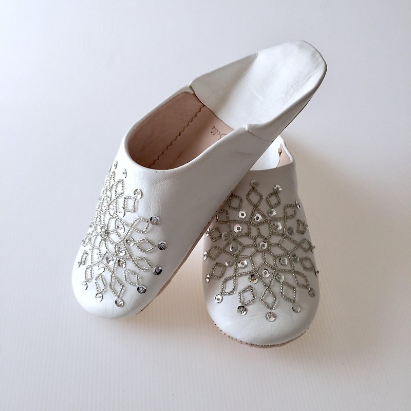Babouche Slipper/拖鞋/ 綺麗な刺繍バブーシュ　ノアラ　白　（スリッパ） - その他 - 革 ホワイト