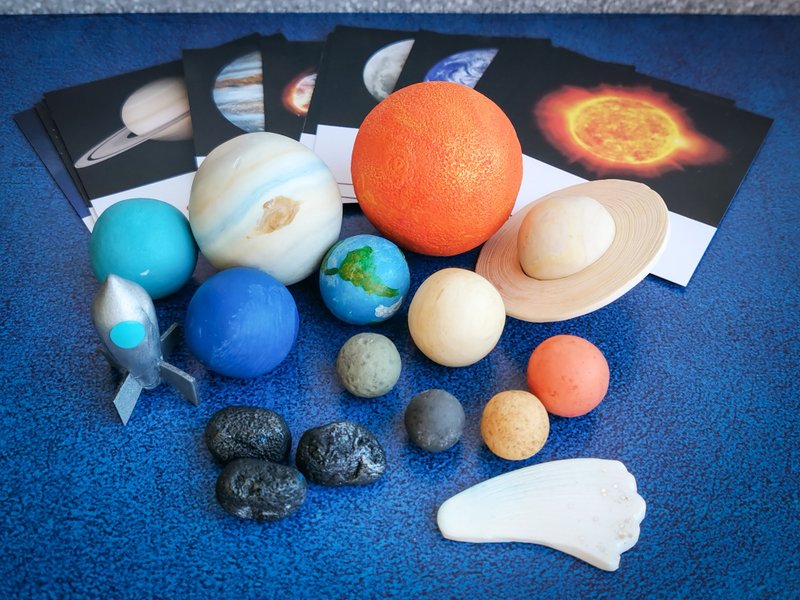 Solar system model with cards & box, Little space, kids science skill set - ของเล่นเด็ก - ดินเหนียว หลากหลายสี