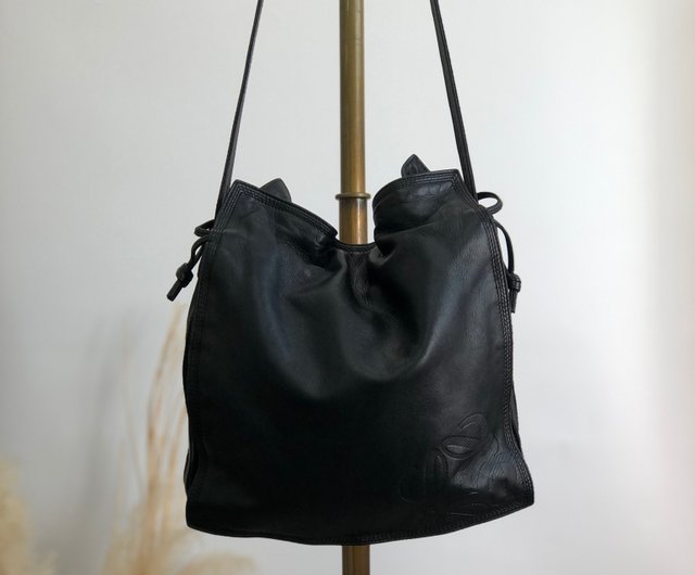 日本直送 名牌中古包 】LOEWE ロエベ ショルダーバッグ ブラック アナグラム ナッパレザー 巾着 vintage ヴィンテージ オールド  sxf2zv - ショップ VintageShop solo ショルダーバッグ - Pinkoi