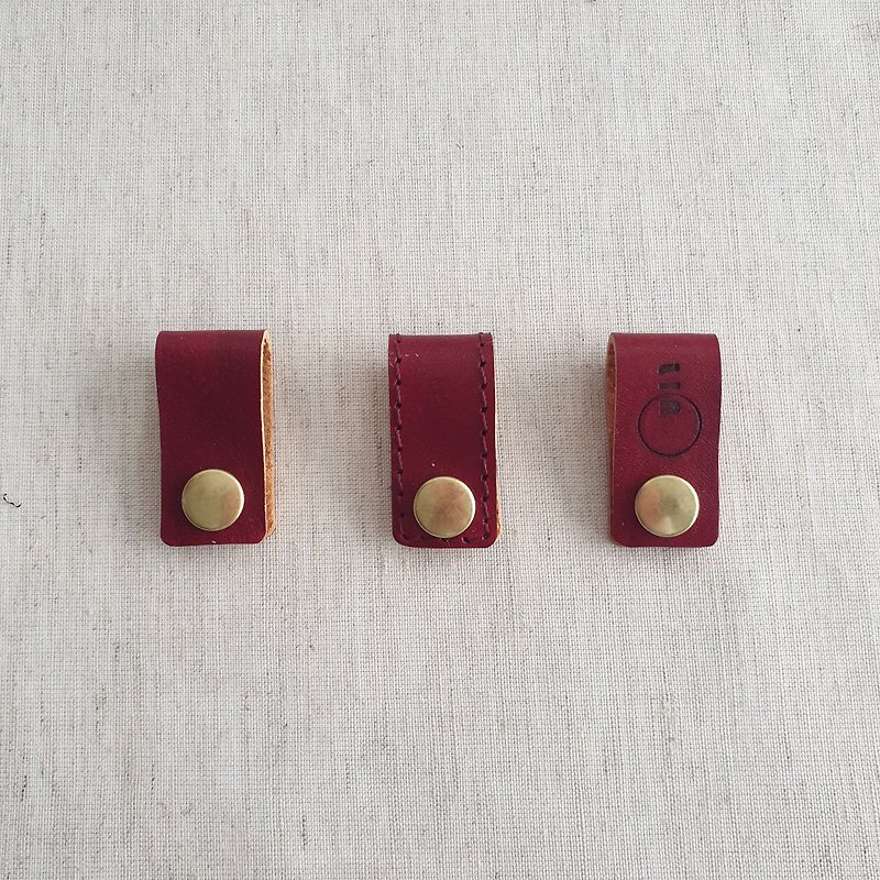 . LIN leather. Handmade leather goods take-up reel cranberry red_free printing letters - ที่เก็บสายไฟ/สายหูฟัง - หนังแท้ สีแดง