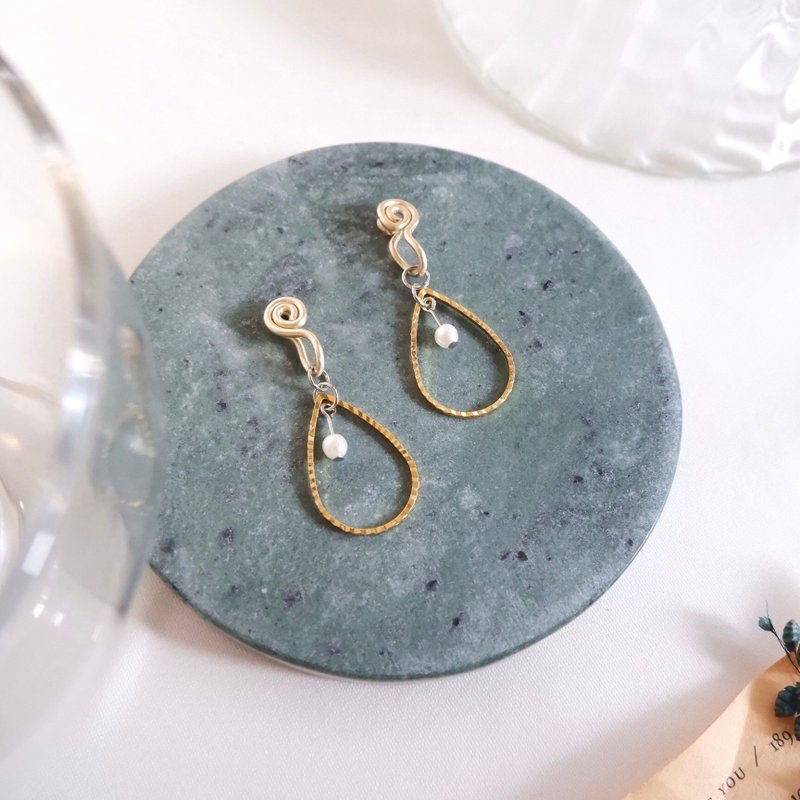 Wild drop ear clip earrings / golden s - ต่างหู - โลหะ สีทอง