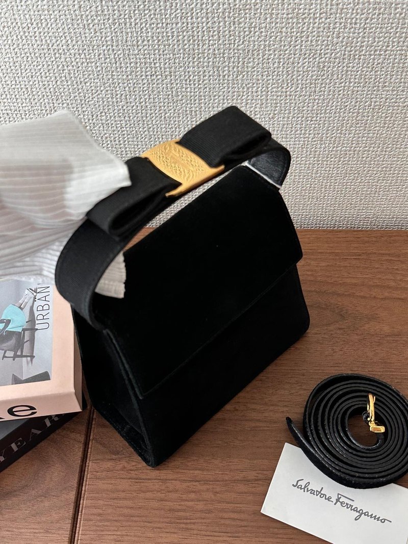 中古包 Ferragamo菲拉格慕 蝴蝶結禮物盒子手袋 - 手提包/手提袋 - 其他材質 黑色