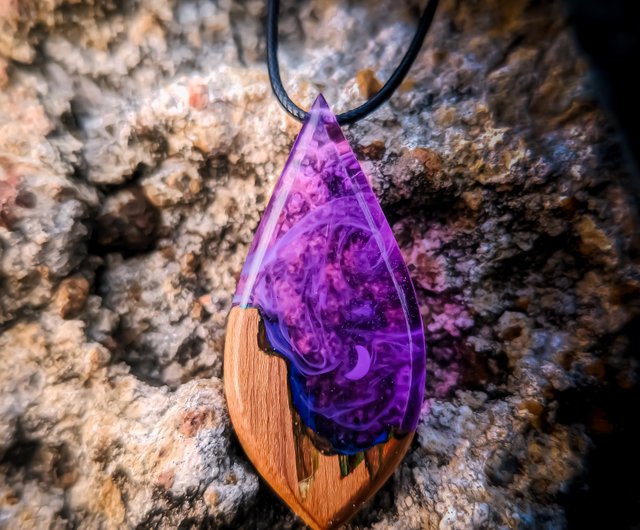 ナミビア Small Worldのレザーネックレス