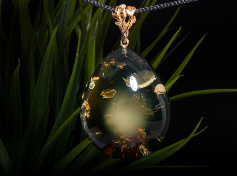 Modern Huge baltic amber pendant with natural polish, Exclusive green amber - Necklaces - Semi-Precious Stones Green