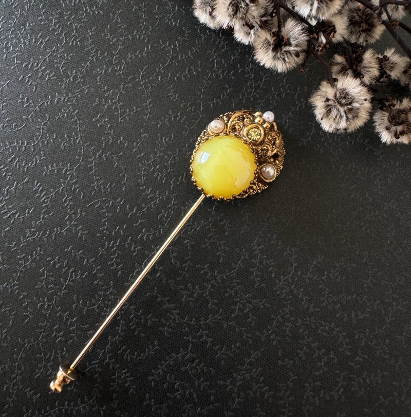 古董金色蕾絲雕花珍珠透光黃色寶石帽針領帶針B1804 - 胸針 - 其他金屬 金色