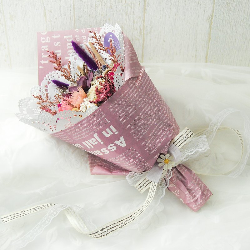 Small Dry Bouquet-Purple French Lace with Card Christmas Bouquet Birthday Bouquet - ช่อดอกไม้แห้ง - พืช/ดอกไม้ สีม่วง