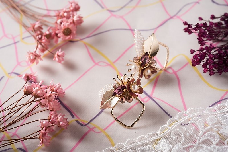 Pink with Crown-Customized Valentine's Day Gift Ear Pins/ Clip-On - ต่างหู - วัตถุเคลือบ 