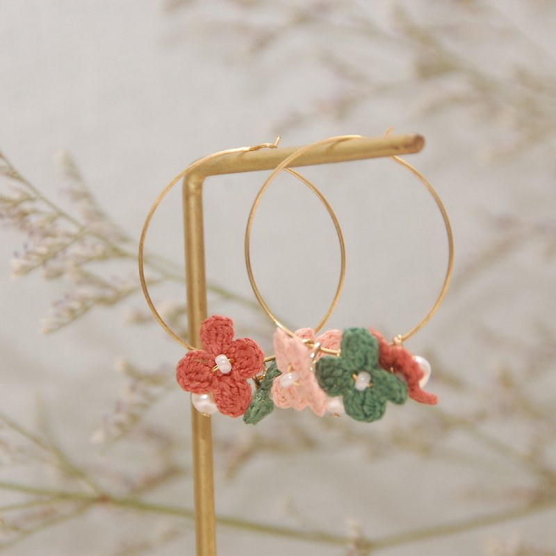 Angelica Sheep-Flower Raindrops-Geranium Color Crochet Lace Woven Flower Freshwater Pearl Hoop Earrings - ต่างหู - งานปัก สึชมพู