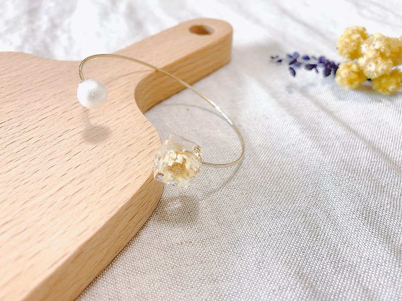 Flower Corridor Promenade Series - Falling Rain Flower Handmade Handmade Sweet Temperament Bracelet - Bracelets - Other Materials 