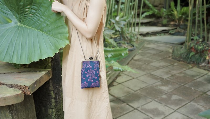 Eggplant 绀 Embroidered mobile phone crossbody bag (with cross-back chain) - Messenger Bags & Sling Bags - Cotton & Hemp 