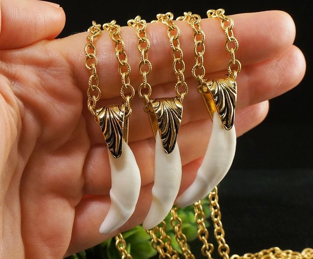 本物のオオカミの歯のネックレス白いオオカミの牙の牙の歯のペンダント