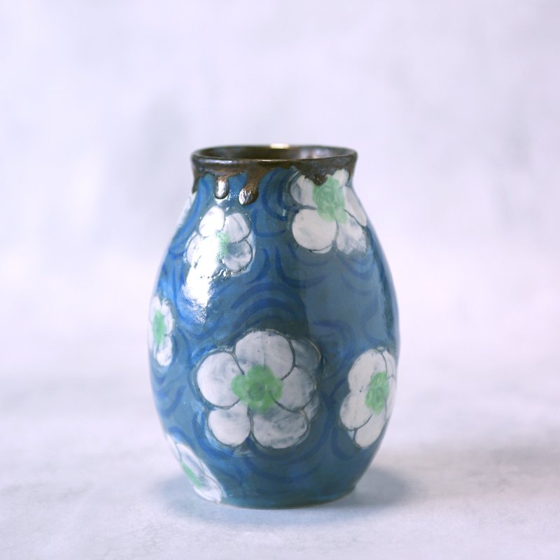 紺地に白い花模様の手描きデザイン花器 - 花瓶/花器 - 陶 藍色