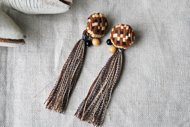 Striped, bumpy, long tassel Clip-On , black, beige, G series - ต่างหู - ดินเหนียว สีดำ