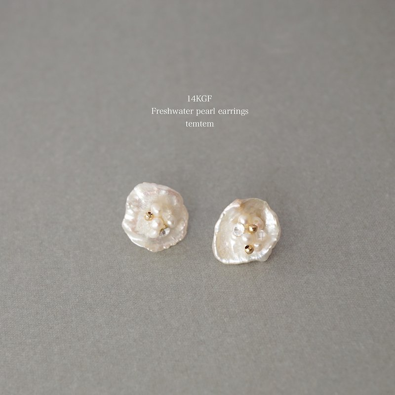 【14KGF】 Pearl Flower Earrings - 耳環/耳夾 - 珍珠 白色